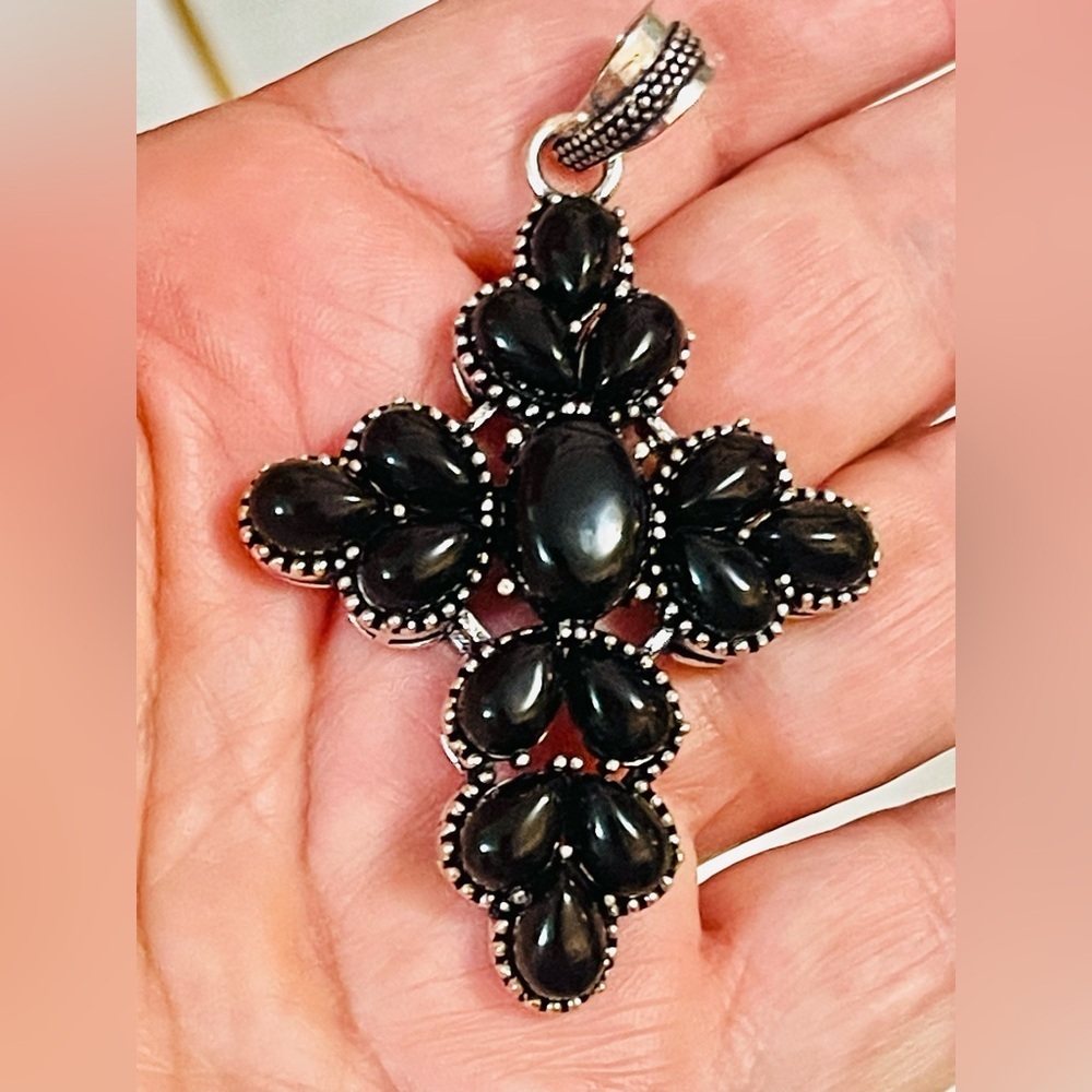 Southwest Sterling Silver onyx  cluster
Cross Crusifix Pendant 15 G